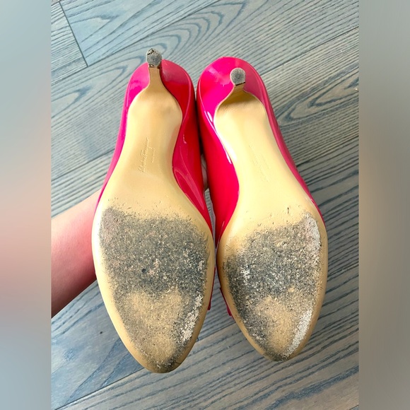 Salvatorre Ferragamo | Vara Bow Patent Leather Pumps | size 8 | Hot pink - Picture 6 of 9